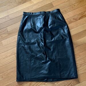 Vintage Chic Black Leather Pencil Skirt